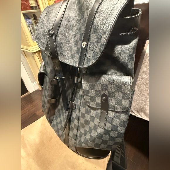 Louis Vuitton Christopher MM - Picture 10 of 16